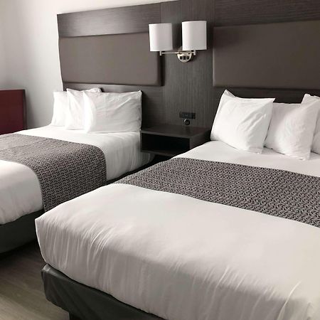 Travelodge By Wyndham Rigaud Экстерьер фото