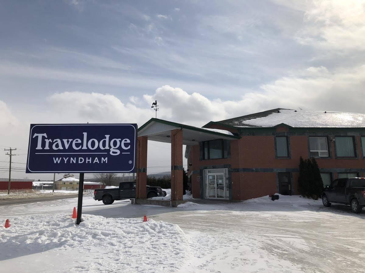 Travelodge By Wyndham Rigaud Экстерьер фото