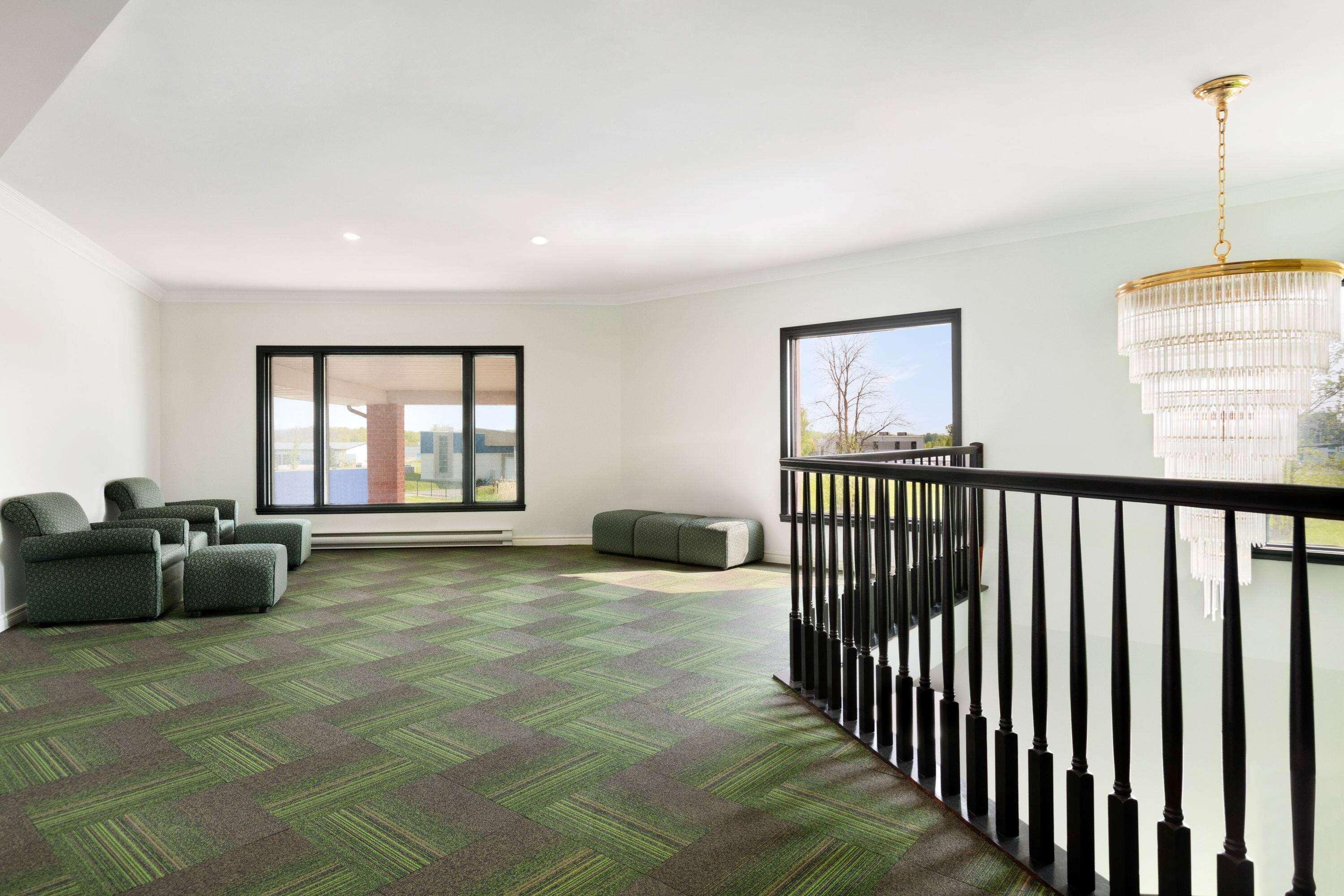Travelodge By Wyndham Rigaud Экстерьер фото